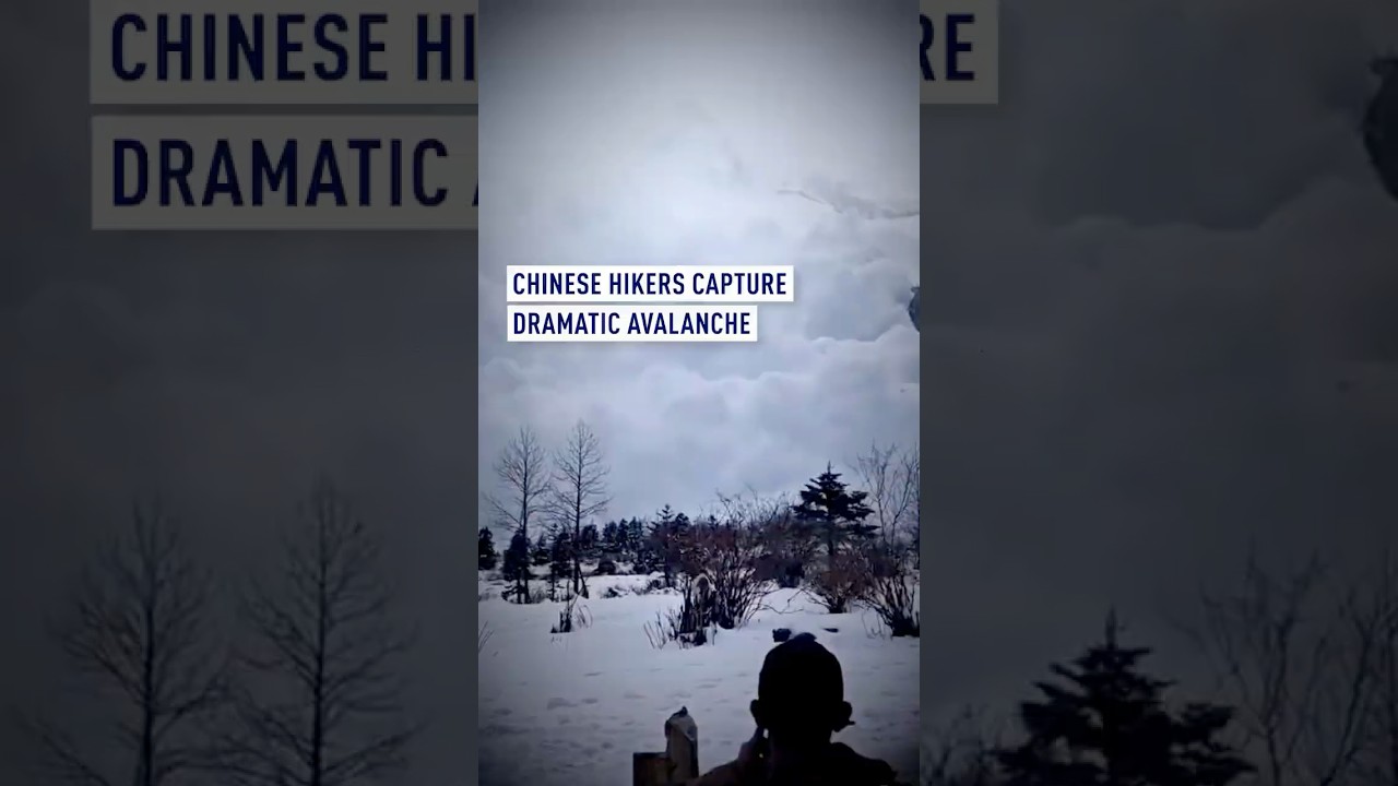 Chinese hikers capture dramatic snow avalanche - YouTube