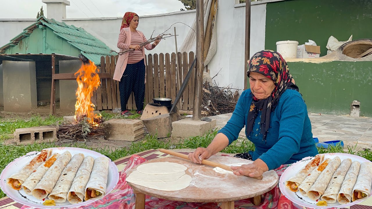 BÜYÜK TEPSİDE ODUN ATEŞİNDE TAVUK DÜRÜM YAPIMI ~ KÖYDE LEZZETLİ İFTAR YEMEĞİ BÜYÜK TEPSİDE ODUN ATEŞİNDE TAVUK DÜRÜM YAPIMI ~ KÖYDE LEZZETLİ İFTAR YEMEĞİ