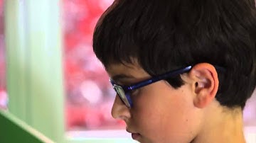 "Hola me llamo David, tengo 10 años y te voy a enseñar a programar"