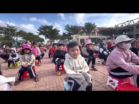 Trao tặng 115 phần quà cho các em học sinh trường tiểu học lê văn tám - KRông Nô- Đắk Nông