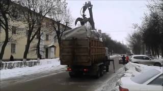 Злой эвакуатор - эвакуаторы в аренду на Unirenter.ru(Суровый водитель жестоко эвакуирует Газель. Нужны профессиональные услуги эвакуатора? Обратитесь на Юнире..., 2016-03-31T17:09:16.000Z)