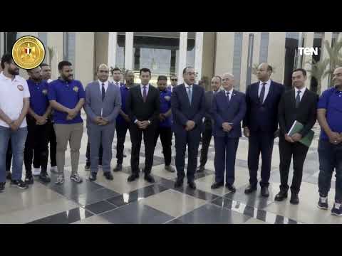 رئيس الوزراء يستقبل شباب حفل إفطار 15 رمضان فى المطرية 