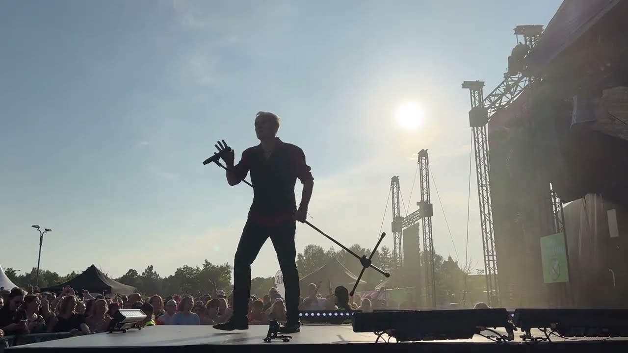 Neljä Ruusua - Sininen sunnuntai (Live) - Turku 11.7.2025 Vauhti kiihtyy -festivaali