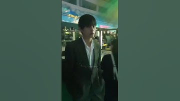 The way Tae asked a girl to calm down with his eyes🥵 | Taehyung at the TMA 2019 #v #shorts #btsv