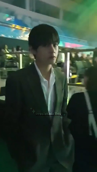 The way Tae asked a girl to calm down with his eyes🥵 | Taehyung at the TMA 2019 #v #shorts #btsv