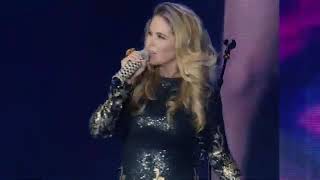 Lucerito &quot;Con Tan Pocos Años&quot; en concierto