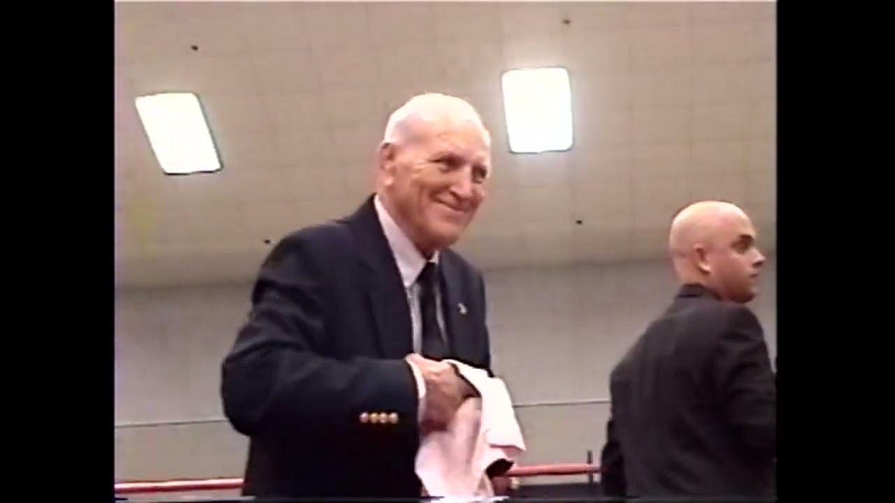 Danny Hodge crushes an apple with ONE HAND - Bayou Independent Wrestling