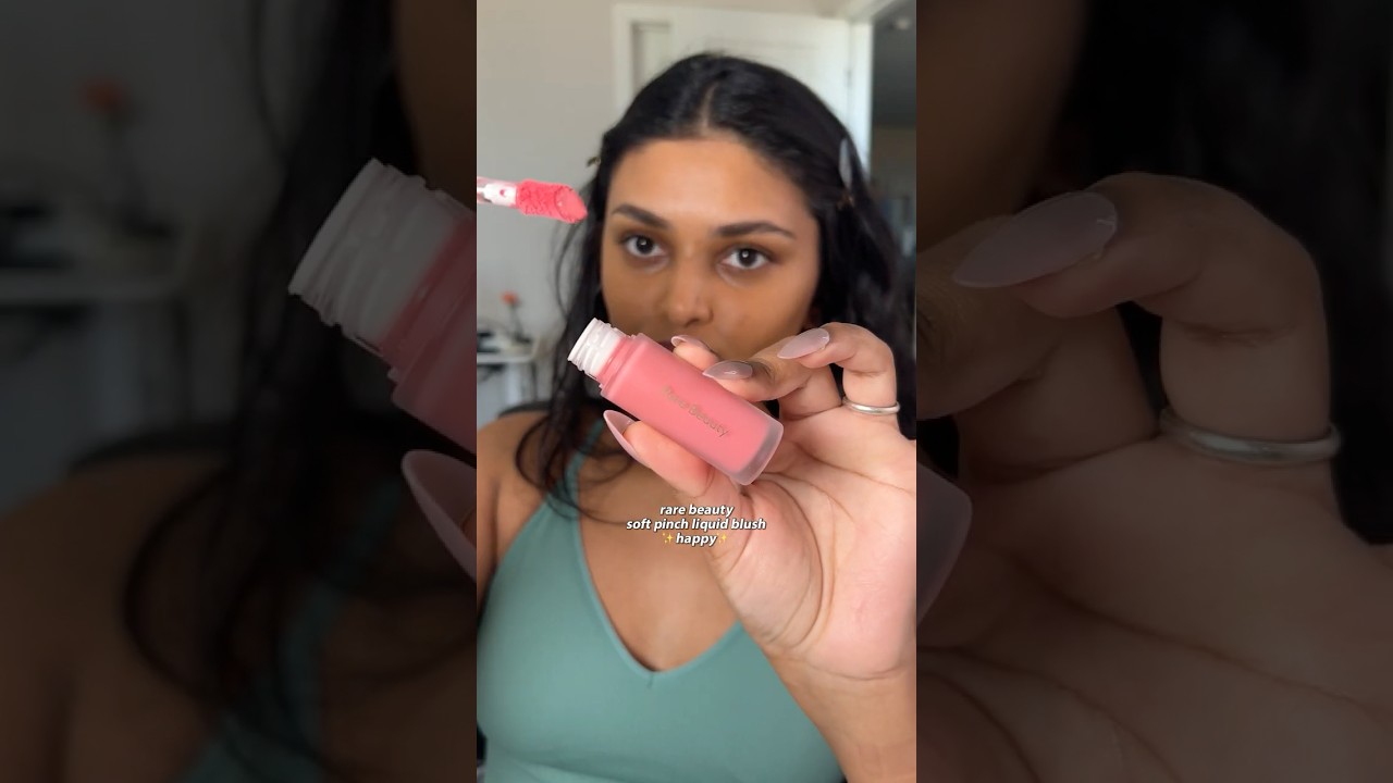 Румяна Rare Beauty оттенка Happy на смуглой коже среднего и темного оттенка 