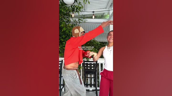 Bad Bunny bailando salsa en PR🤯 | BAILE INoLVIDABLE • Bad Bunny #Shorts #dtmf