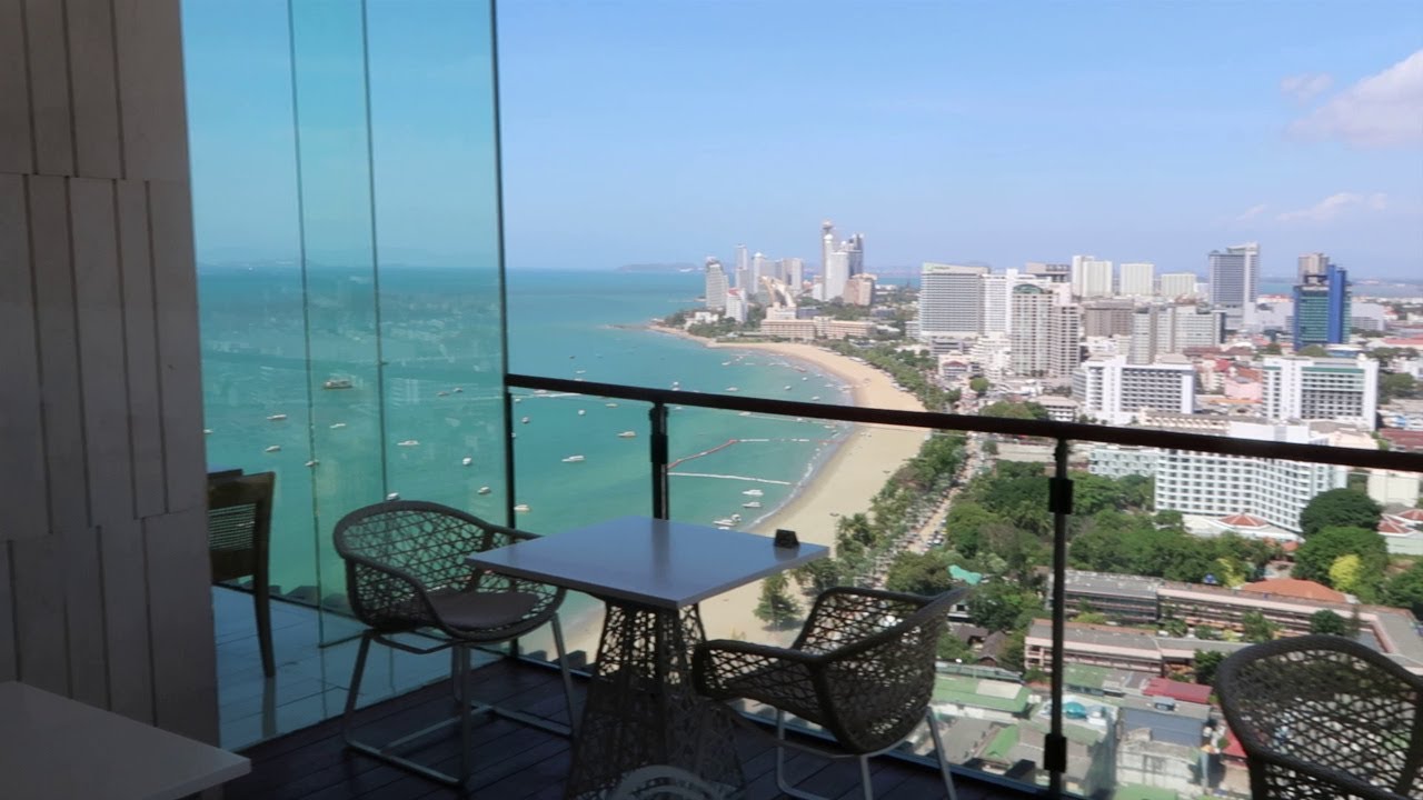 Hilton Pattaya 2020 Update Check-in, VIP lounge \u0026 Pool ! executive lounge registration Co-OMG vlog