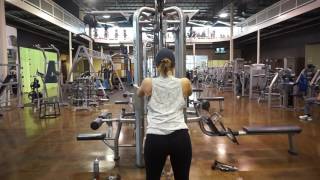 How To Properly Lat Pull Down | Focusing on Contracting The Scapula