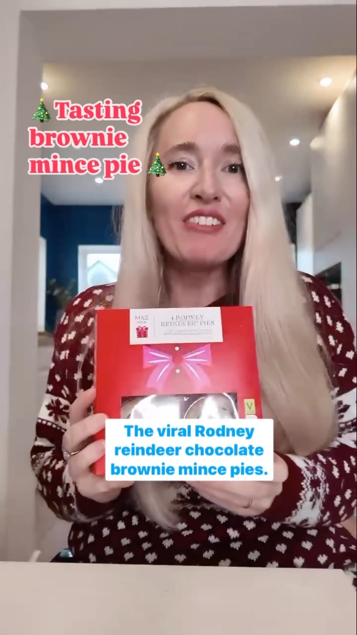 🎄Tasting the VIRAL chocolate Brownie mince pies from M&amp;S | worth the ...