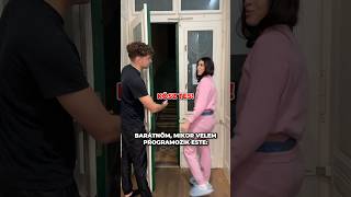 Amikor Velem A Barátnőivel Megy El Valahova