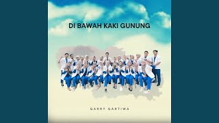Di Bawah Kaki Gunung