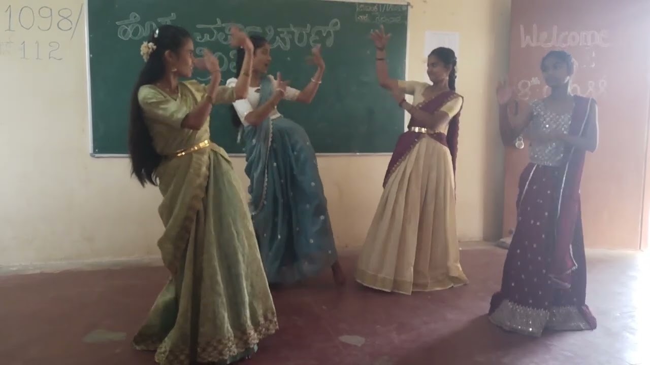 ಸರ್ಕಾರಿ ಪ್ರೌಢಶಾಲೆ ಚಿಕ್ಕೂರು ಎಂಟನೇ ತರಗತಿಯ ವಿದ್ಯಾರ್ಥಿನಿಯ ಸಿಂಚನ ಬಾಯಿ ‌ ಪಲ್ಲವಿ ಭಾಯಿ ಜೀವಿತ ಡಿ. ಜೀವಿತ n 