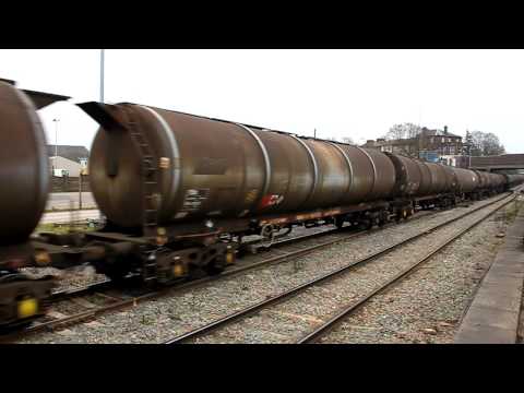 60015 hauls 6E38 away from Acton Mainline [HD]