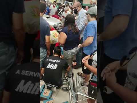 Acidente: veículo e invade supermercado no Sertão da Paraíba