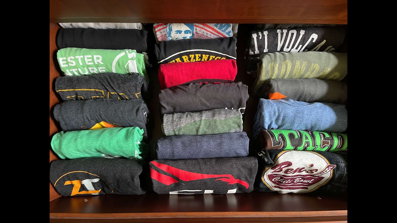 Lean - Folding a T-Shirt to Show Logo