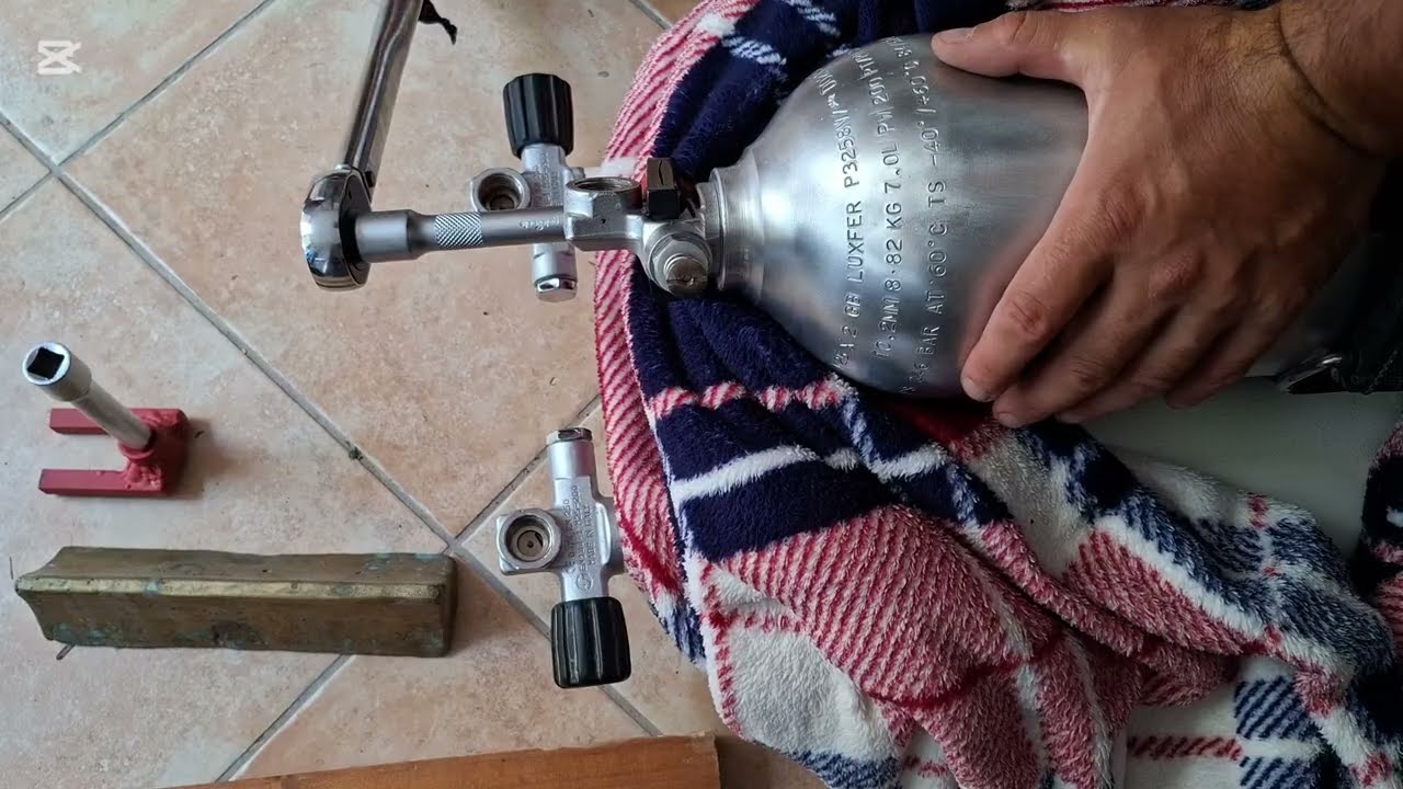 Rubinetti Bombole Sub- tentativo di stringere con la chiave dinamometrica