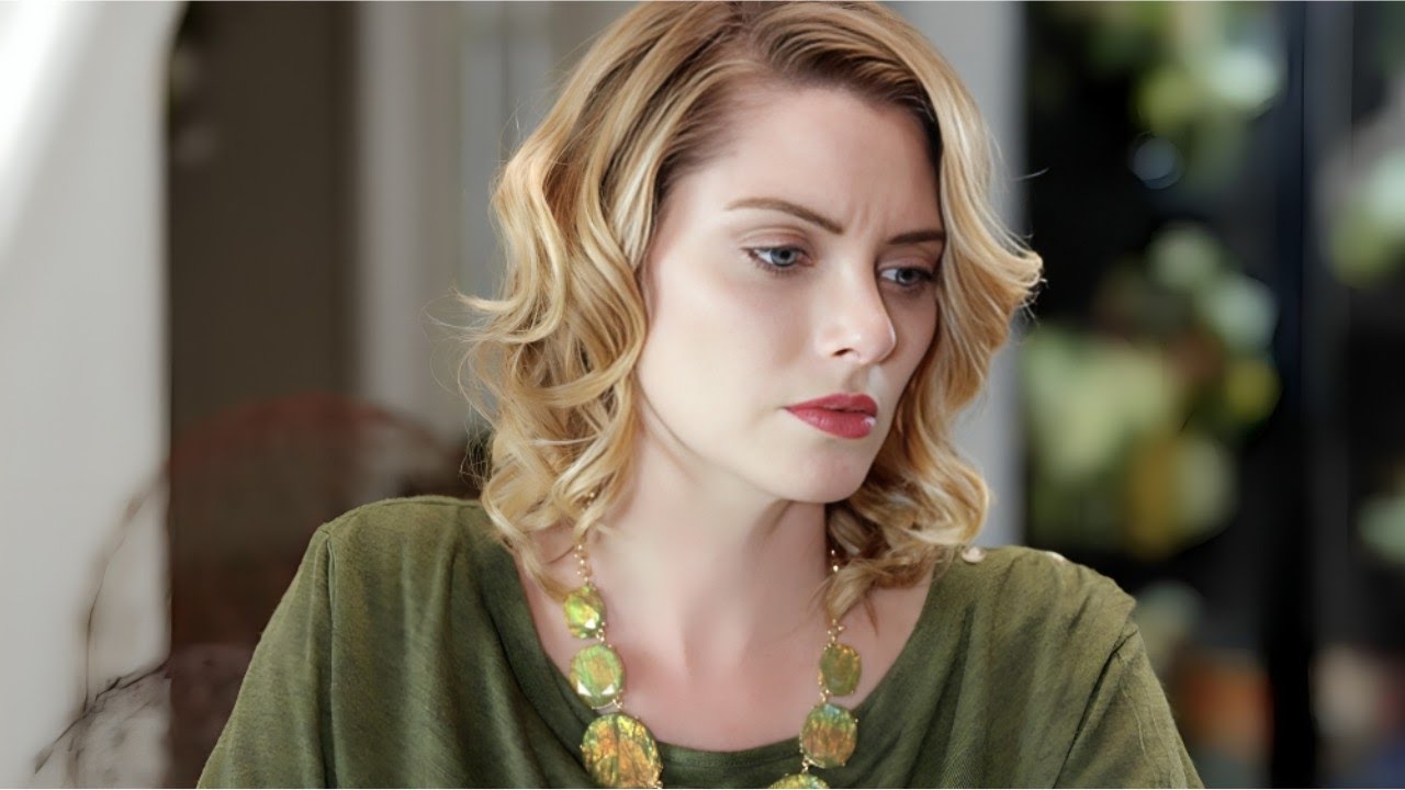 بـنـت قررت ترجع بعد ٢٠ سنة تنـتـقم من زميلتها في الثانوية والنهاية صـادمـة / ملخص فيلم 