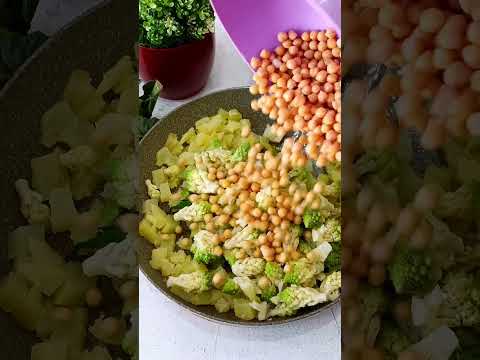 Insalata tiepida con broccolo romano, ceci e patate