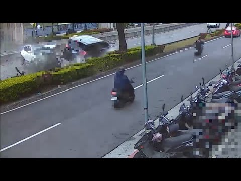 新莊清晨車禍！陸地移動商務艙追尾前車母子失控撞整團