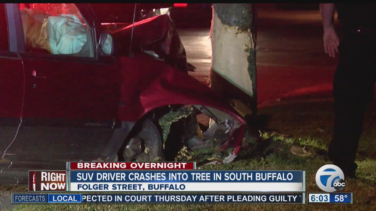 SUV driver crashes into a tree in Buffalo - YouTube