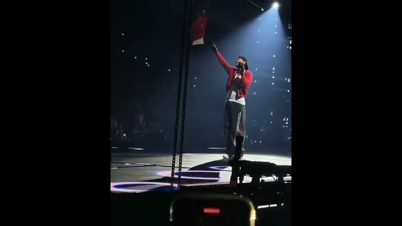 Justin Bieber - Ghost - Live @ Montreal, Quebec