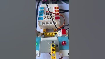 Utiliza el servo de Nezha y las luces de Nezha para hacer un dosificador programando con MakeCode.