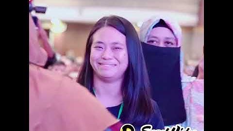 Wanita non muslim ini mengucapkan dua kalimat syahadat