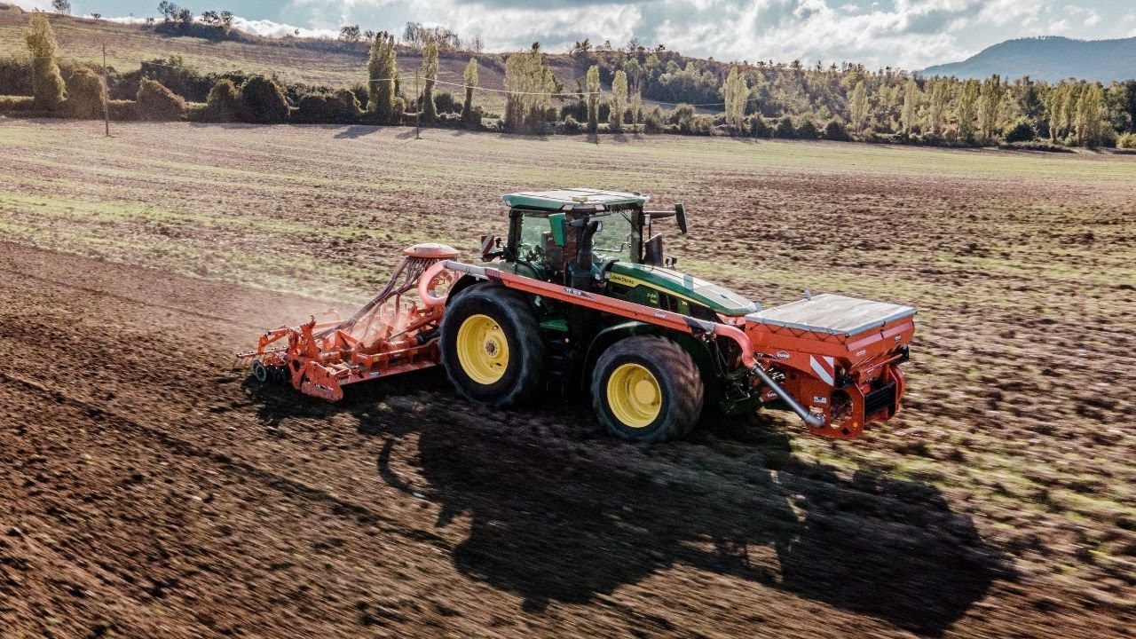 John Deere 7R 330 GEN 2 & Kuhn HR 6004 R | Semina grano 2021 | Soc. Agr. Grigi | Tractor of the year