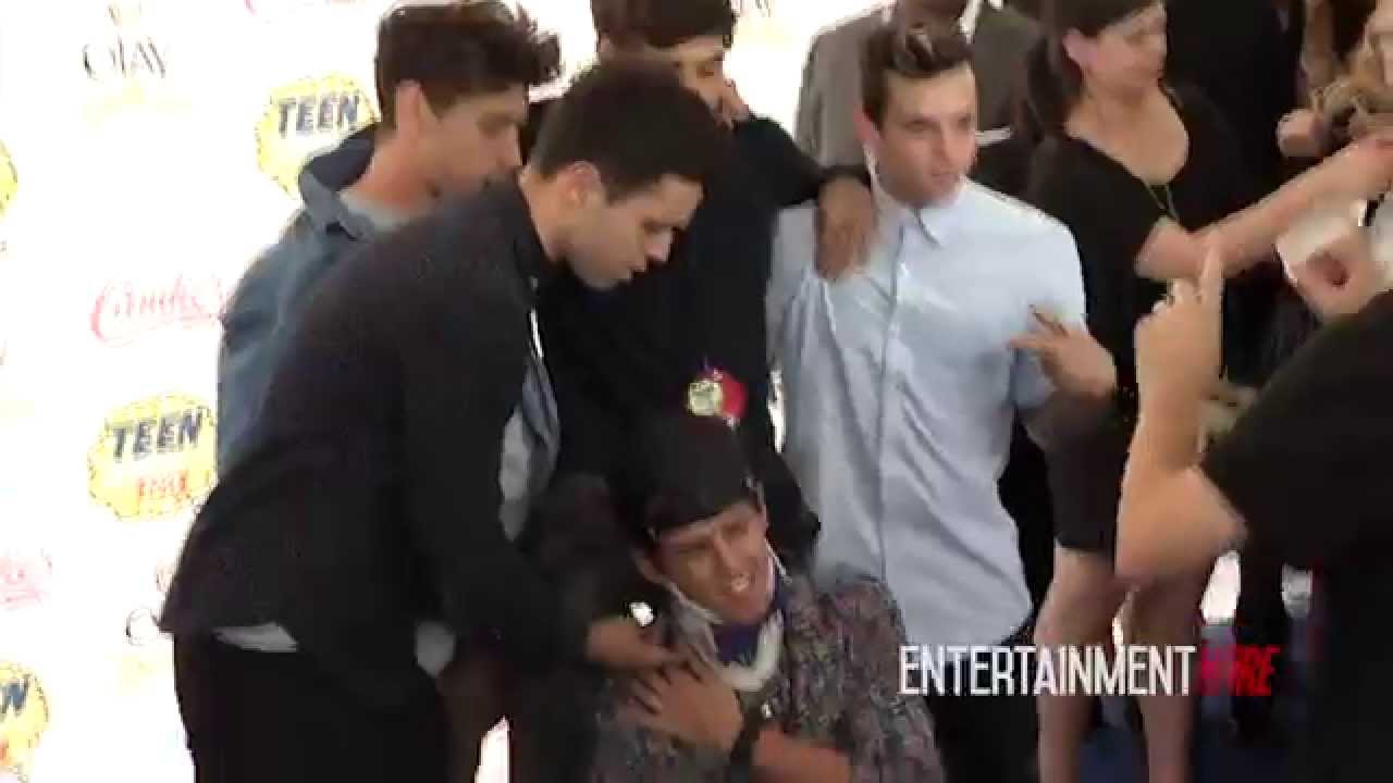 'Janoskians' So Hilarious at FOX's 2014 Teen Choice Awards Blue Carpet