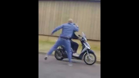 MICHEL LE GARDIEN DU 93 GIFLE UN JEUNE À SCOOTER (RAGNAR LE BRETON)
