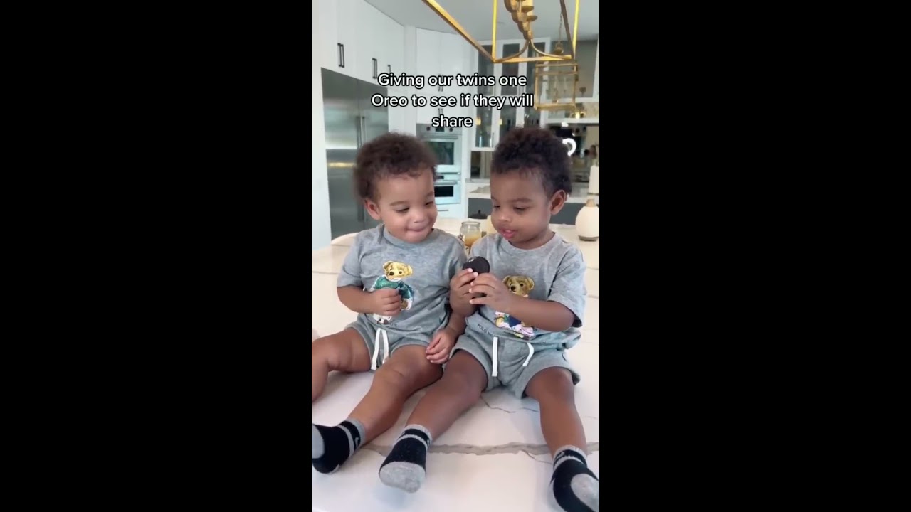 Giving Our Twins One Oreo To See If They Will Share Familychannel Parentlife