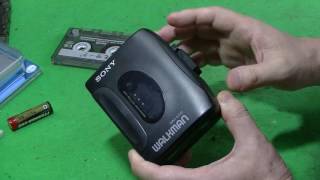 SONYカセットウォークマンWM-EX112 Amazon | Sony Walkman AVLS WM-EX122 Portable Cassette Player
