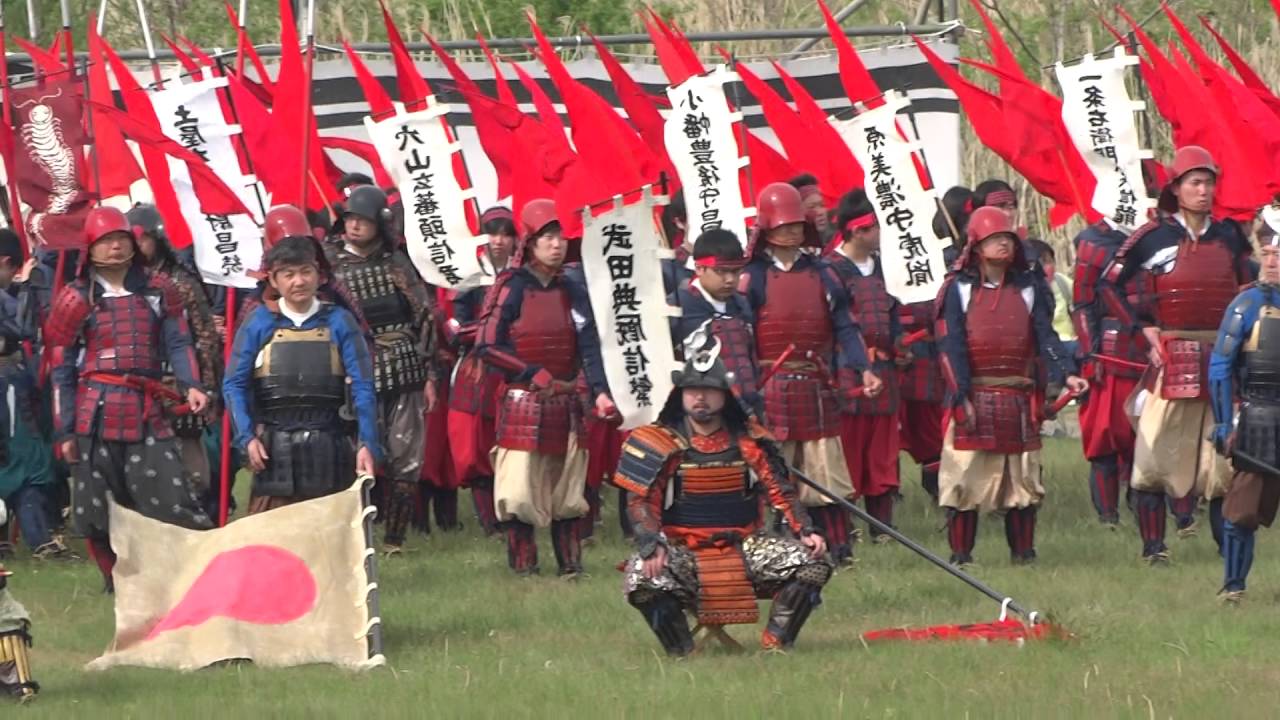 武田軍高坂隊らが妻女山を突く間に 川中島決戦の火蓋が切って落とされる 上杉軍騎馬物見の報告 弓隊の応酬に続き鉄砲隊の応酬 米沢上杉まつり16 Youtube 武田軍高坂隊らが妻女山を突く間に 川中島決戦の火蓋が切って落とされる 上杉軍騎馬物見の報告 弓隊の応酬に続き鉄砲隊の応酬 米沢上杉まつり16 Youtube