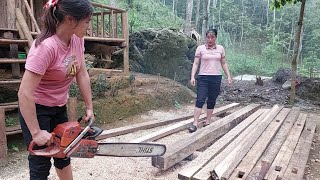 Amazing wood saw technique - Punching a hole to make a pillar hut, Green forest life, free buschraft