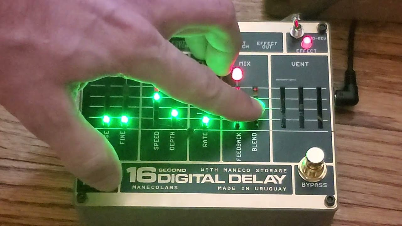 16 Second Digital Delay (Manecolabs EHX clone) - YouTube