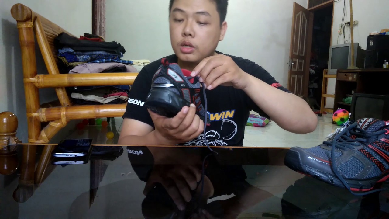 Sepatu spotec Gizmo warna abu abu tua merah YouTube