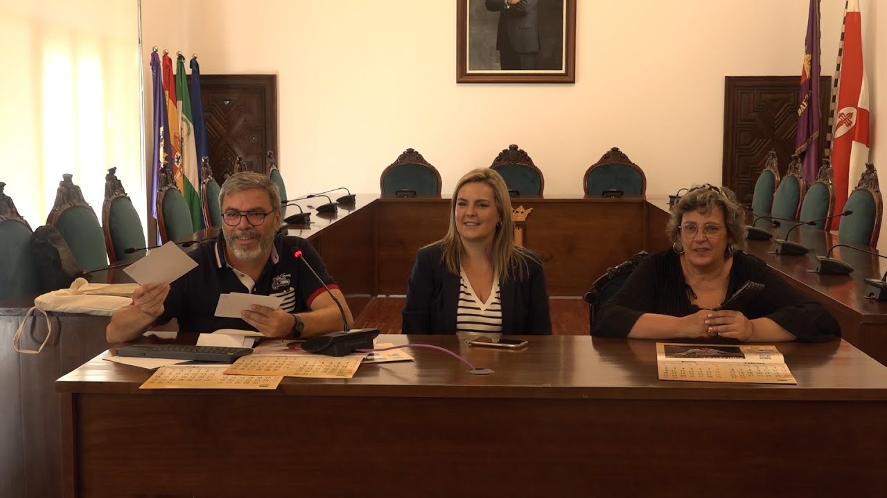 La asociación de autismo de Jaén "Juan Martos" presenta en Baeza su nuevo calendario solidario 2 Baeza Hoy · Calendario Solidario de la Asociación de Autismo de Jaén