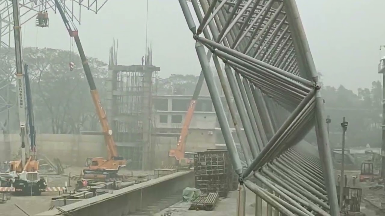 Steel Building Erection work progress.