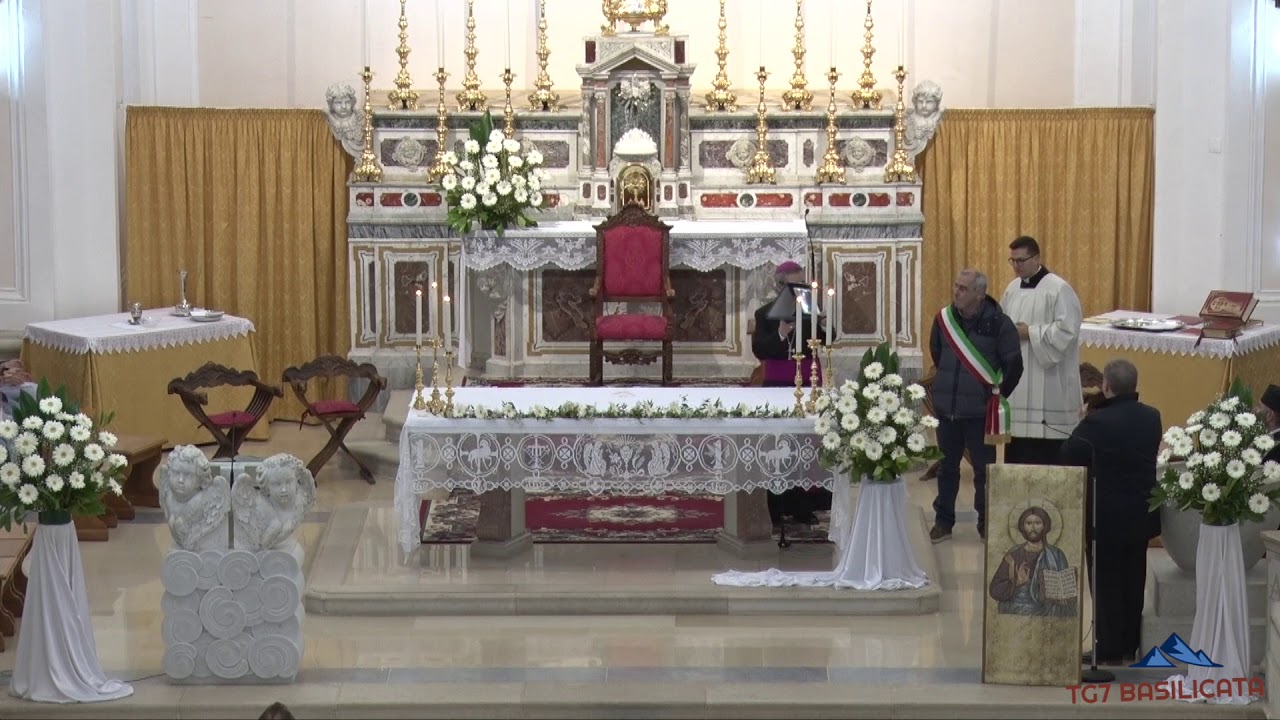 TG7 Basilicata Rionero saluta il nuovo Vescovo Mons. Ciro Fanelli - YouTube