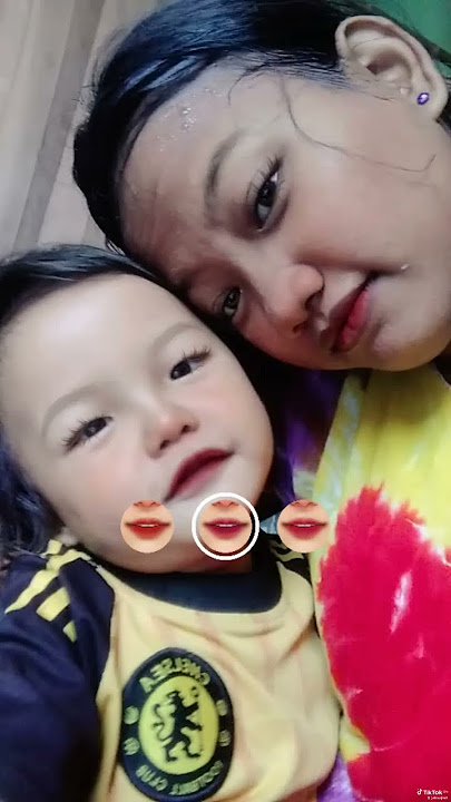 Bagi yang melihat ibu dari anak ini tolong hubungin nomor dibwh ini 089635997746 sebab ibu ini