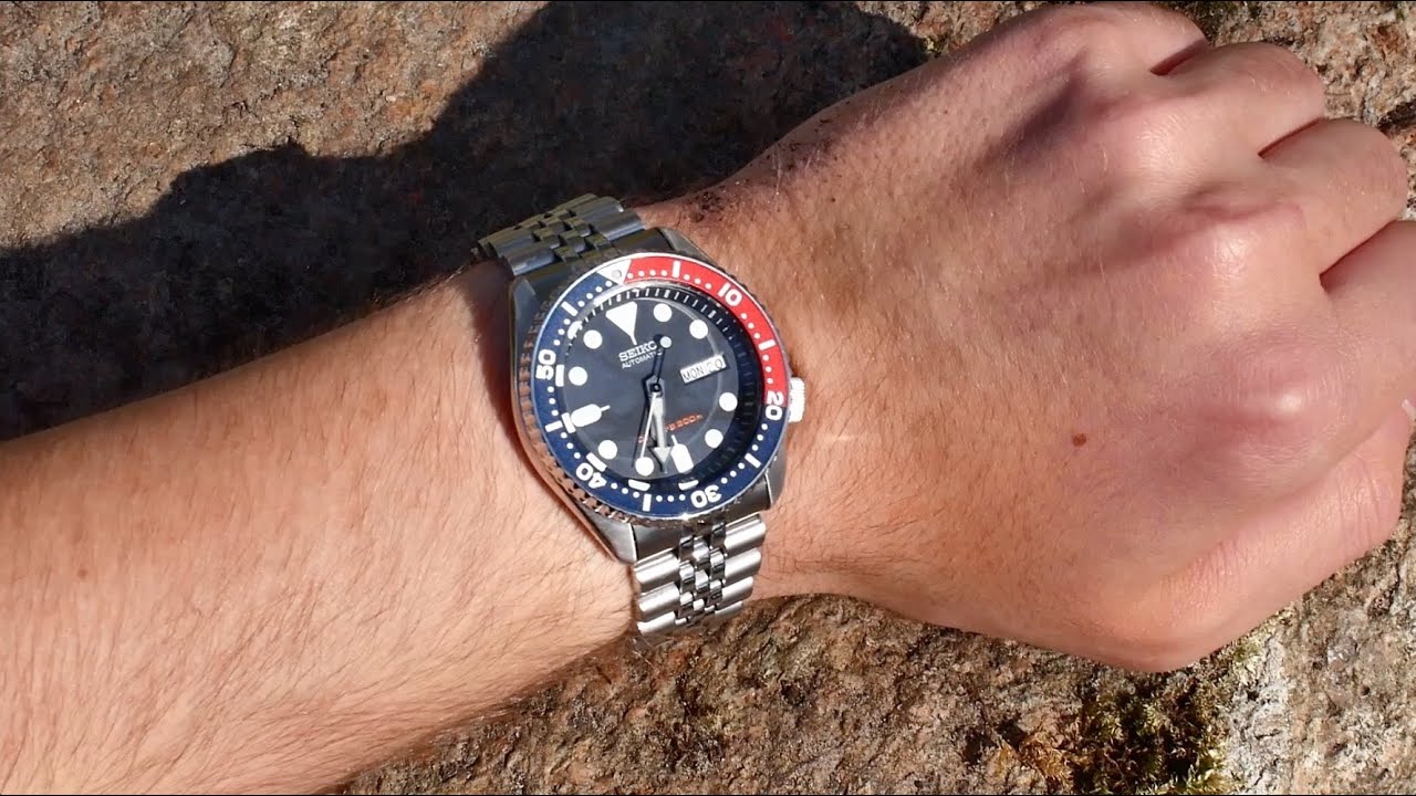 The Seiko SKX009J1 Review Why The Seiko SKX Is The Go To Beater Watch  (Updated 2021) WatchGecko 