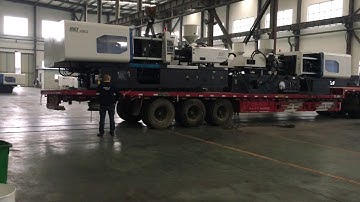 265 ton machine loading plastic injection molding machine