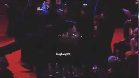 160217Baekyeon turn to see taeyeon in Gaon Kpop Awards 2016