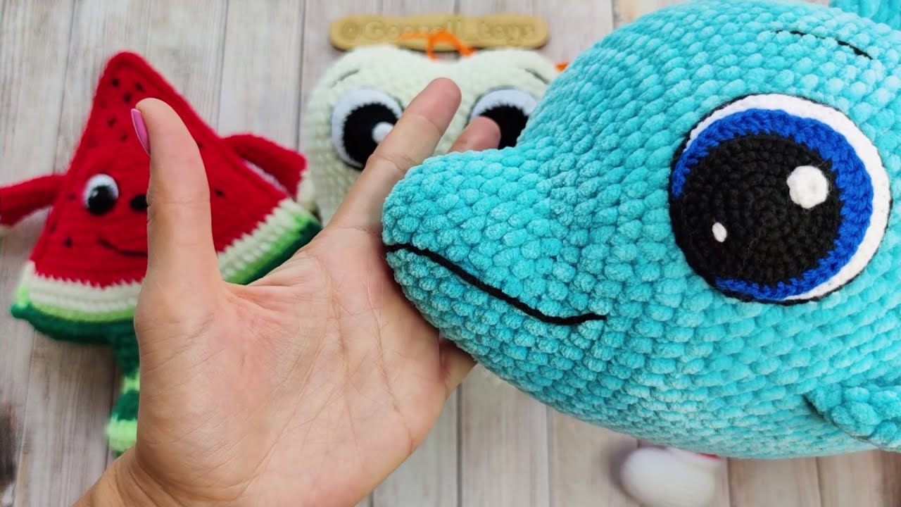 Как вышивать улыбку и брови вязаным игрушкам. Embroidery of a smile or eyebrows for crochet toys