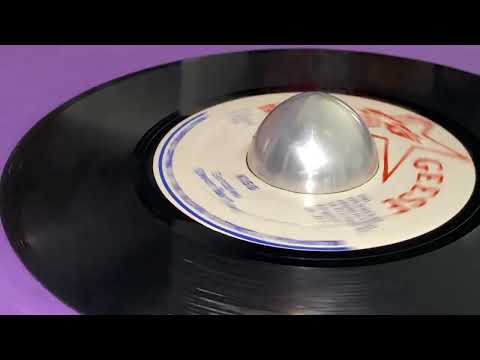 GONZALES ~ Kiss (JUNIOR SPICE ~ Magic Woman, B Side)