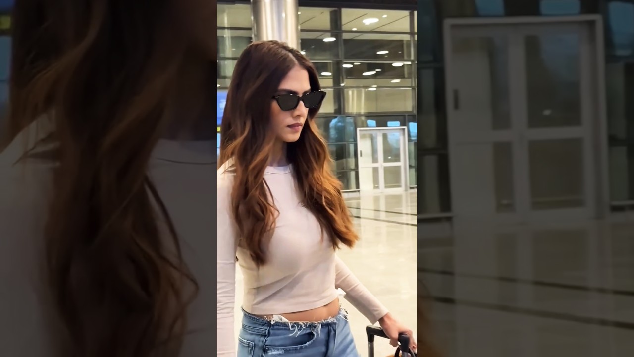 malavika mohanan crushing 🖤