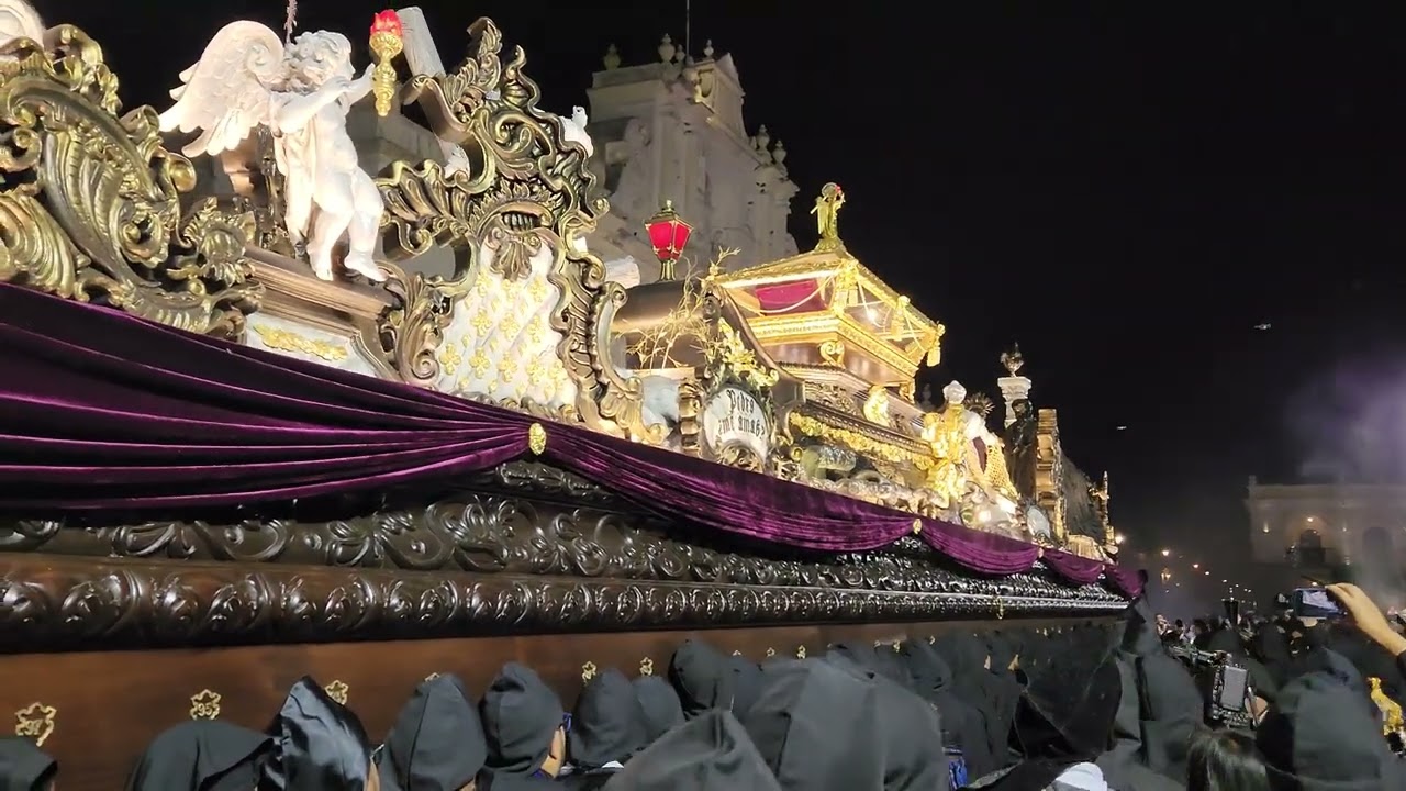 Majestuoso paso de Jesús Sepultado de La Escuela de Cristo por San José Catedral 2024